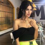 Sapna Pabbi Instagram – @myntrafashionsuperstar (Episode link in my story – in case you missed it 😉) 👯‍♀️👩🏻‍⚖️ @khyatibusa @yuti_malhotra 👗
@makeupnhairbyfarah23 💇🏻‍♀️
@vidhzy_27 @myntra 
#myntrafashionsuperstar #myntra #fashionista #womensupportingwomen