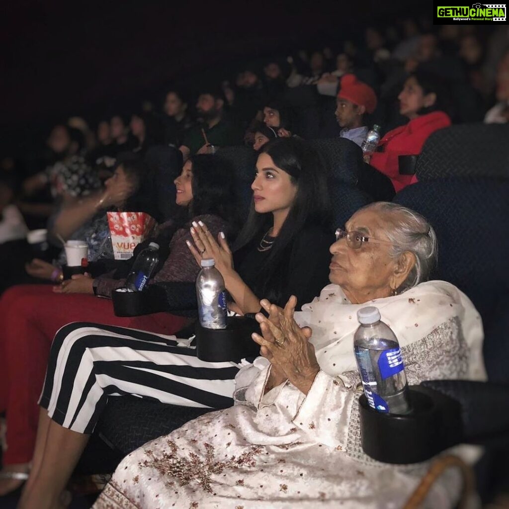 Sapna Pabbi Instagram - I’ve been waiting for this moment ever since I joined the movies... the greatest pillar in my life sitting beside me and watching my film. #nani ji doing Ardaas (🙏🏼) at the @ardaaskaraan premiere in Birmingham last night. #dreamcometrue thank you @gippygrewal @officialranaranbir @ghuggigurpreet @humblemotionpictures for this beautiful film and opportunity and to all my friends and family who made it @samiruk @xxpriyad @salma.styliste #teamardaaskaran ❤️🙏🏼👵🏾 OUT TOMORROW WORLDWIDE Vue Cinema Star City, Birmingham