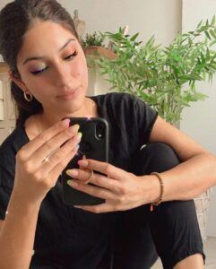 Sapna Pabbi Instagram - Hi! Wanted to show you my 💅🏼 by @glorysalon + some #rainbowdash by @sasha_soul_art 🍭✨