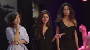 Sapna Pabbi Instagram - Write a caption... 🤡
.
.
.
.
@battatawada @lisahaydon @mallikadua @amyradastur93 #TheTrip @disneyindia @bindasstv