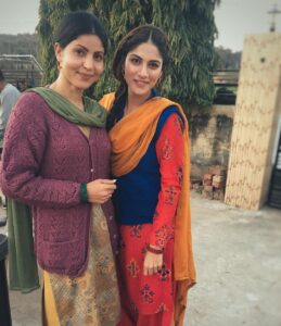 Sapna Pabbi Instagram - Nimi ta Pami di snap 92’ - #kalekachewale #nimi #pami #firstreelsister 🌽🧡 👯‍♀️🎬
