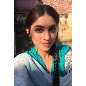 Sapna Pabbi Instagram - Kaaliyaan Akha, Kaala Til Ate #kaalekachewale #Pami 🅿️ @gippygrewal @ranjitbawa directed by @bhatt.maneesh @humblemotionpictures 🥁🙏🏼
.
.
 HMU @karanmakeover_worldwide @tonyhairstylist13