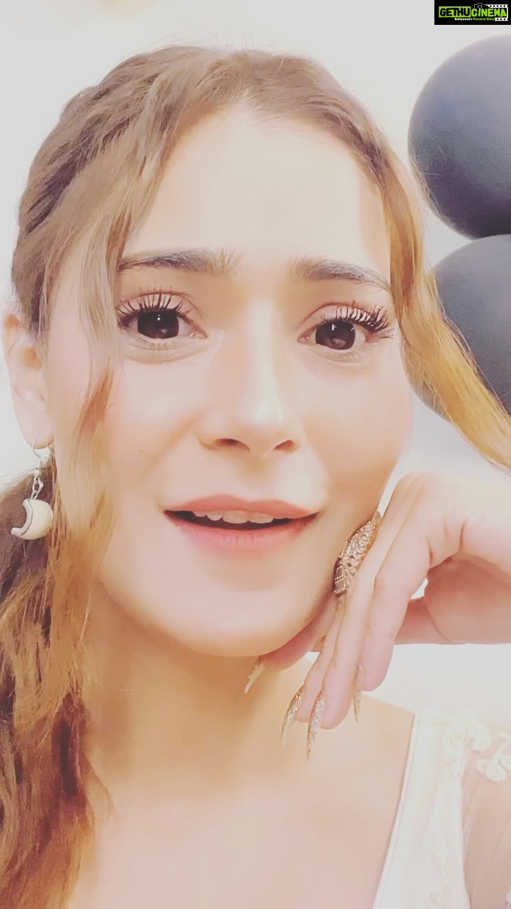 Sara Khan - 42.3K Likes - Kyun ???
#sarakhan #bts