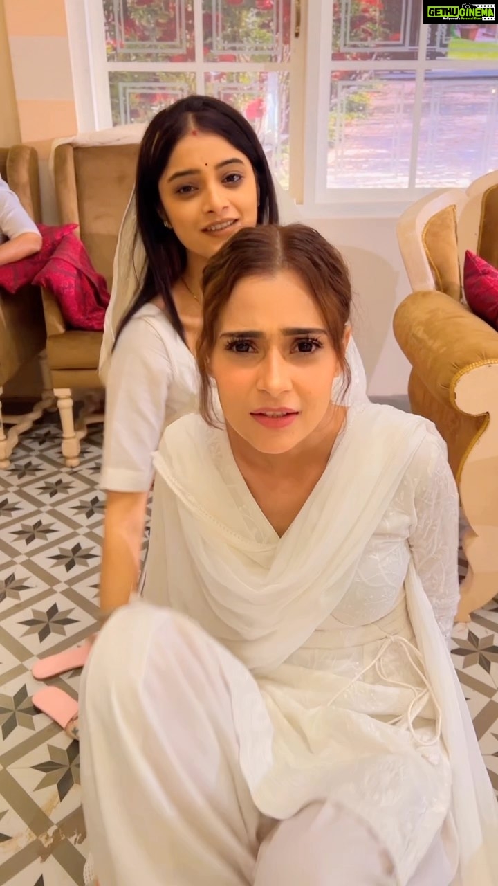 Sara Khan Instagram - Sawaal ka jawaab hai aapke paas????? #bts #pkc2 #dangal #taniya #aarti #positivevibes