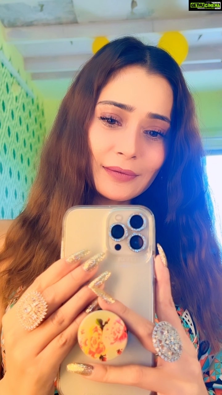 Sara Khan Instagram - Am I ???? #sarakhan #bts #tp