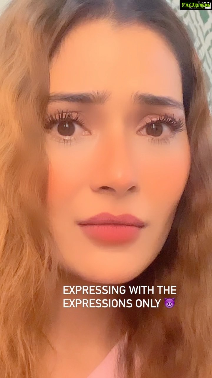 Sara Khan Instagram - Keeping up with the trend 😈 #sarakhan