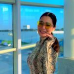 Sara Khan Instagram - Chalo chalen ✈️🥰😁