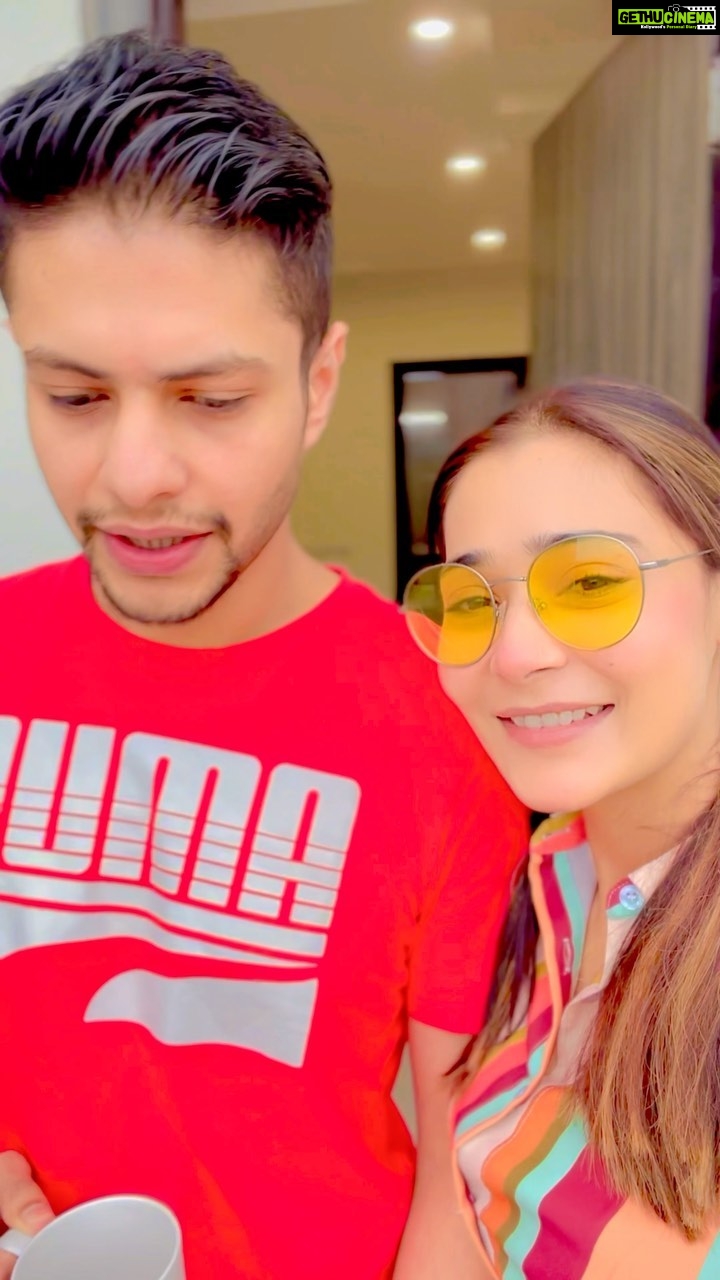Sara Khan Instagram - Ghalti se sach bol diya 🥹🥹 #Reel #couplegoals