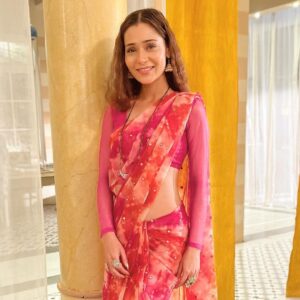 Sara Khan Instagram - Happy holi 🎉🎉🎉 
Photo from my last show #pkcm2