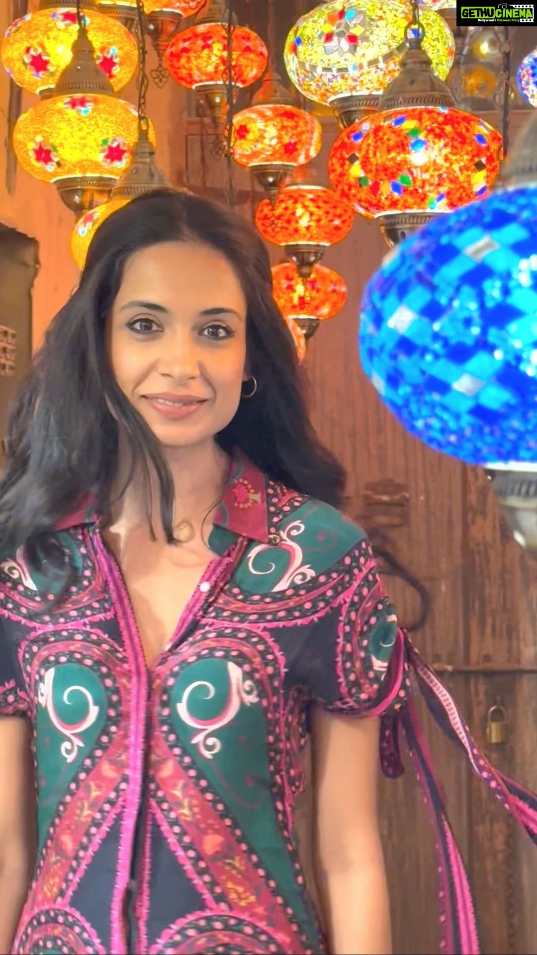Sarah Jane Dias Instagram - historic district in Dubai📍Bastakiya . #travelreels #travel #travelgram #girlsgottatravel #instatravel #bastakiya #dubaireels Al Fahidi Historical Neighbourhood