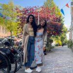 Sarah Jane Dias Instagram - Keeping up with Sarah Jane & Nicole 👯‍♀️ . . . . #kuwtk #reels #reelsinstagram #reelstagram #keepingupwiththekardashians #netherlands #denhaag #delft #reel Netherlands