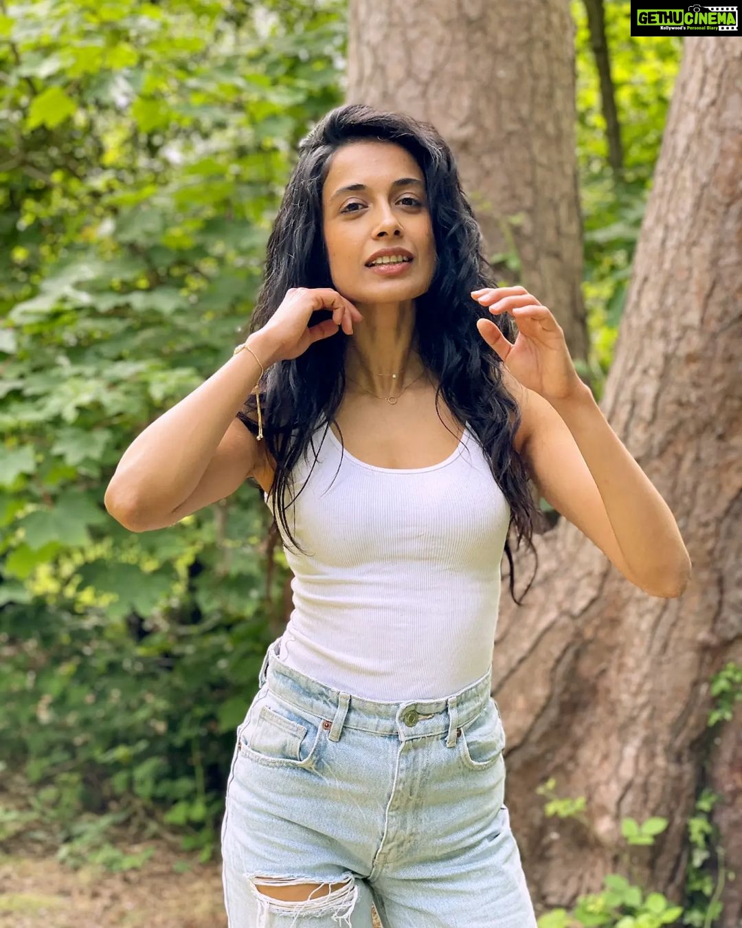 Sarah Jane Dias - 10.6K Likes - forever moving my hair outta the way...
.
#ifyougotitflauntit #richmondpark #richmondparkphotography #richmondparklondon