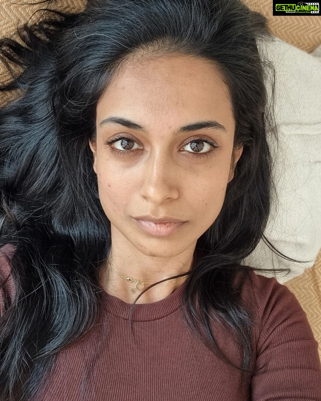 Sarah Jane Dias - 10.4K Likes - no foundation kinda day...
.
Dear Universe Divine,
thank you for the magic of sunshine...
.
how are you doing today?
.
#nofoundation #aunaturale #sunshine #universejuice #universe #divine #keepshining