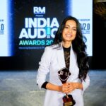 Sarah Jane Dias Instagram - i won! AGAIN!!! . presenting to you, Best Host, Podcast, Health and Wellness, for The Sarah Jane Show (link in bio) . i could not have done this without you @maemariyam .your encouragement (sometimes borderline telling me off) and support is exactly what i needed to see this dream become a reality. . to the entire @maedinindia team, thank you! your diligence and amazing work ethic was crucial to the success of this podcast. hugs to @huseinh7 @sfanthome @kartik.kulkarni . thank you @radioandmusic_india for this honour! . a huge thank you to my guests. you inspired me and it was a privilege to share your inspiring stories with the world. @alifazal9 @tahirrajbhasin @aditigovitrikar @sudipta03 @cyruskhanpk @dr_cuterus @urbanyogikrsna @thesidwarrier @nimishaboranachandawat @kripajalan @heyyditty . and a big shout out to @nutrova for believing in me. . #dreamsdocometrue #startedfromthebottomnowwehere #nevergiveup #health #wellness #podcast #selfhelppodcast #wellnesspodcast #healthpodcast #awardwinningpodcast #hardworkpaysoffs
