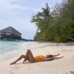 Sarah Jane Dias Instagram - throw your hands up in the air... errr... or something like that... . #maldives #throwback #beachbaby #islandvibes Dusit Thani Maldives