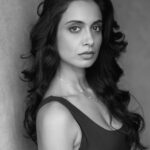 Sarah Jane Dias Instagram - align