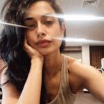 Sarah Jane Dias Instagram - i miss singing this on stage... . @apurvisaac yes? . #music