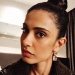 Sarah Jane Dias Instagram - how i hit on people...
