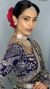 Sarah Jane Dias Instagram - who your desi girl?
.
#maharani #maharanivibes #queen #fashion #indianfashion #indianfashiondesigner #proudtobeindian #proudindian #desigirl #fashionfashion #redcarpet #redcarpetfashion