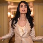 Sarah Jane Dias Instagram - Gold and Diamonds? YES PLEASE!!! . styled by @jhanvi_pallicha make up @makeupbypoojagosain suit @ggofficial.18 @melia.in jewellery @caratlane @caratlaneglobal @simsumfinejewelry @id8mediasolutions heels @thepeirestore . #luxury #gold #diamonds #goldanddiamonds #luxe #luxurylove #luxurylook #suit #suitlook #luxelife #golden #livinmylifelikeitsgolden #diamondjewelry #diamondjewellery #howtowear #whatiwore #fashiondiaries #fashionfashion #suitfashion #fashion