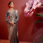 Sarah Jane Dias Instagram - to be Indian... . i love wearing saris and so my brief to my stylist for the @nmacc.india launch was simple, "vintage Indian maharani". i think we got it spot on? don't you? . #maharanivibes #maharani #sari #saree #indianwear #indianqueen #india #indiandesigner #sarilook #banarasisaree #banarasi #proudtobeindian