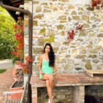 Sarah Jane Dias Instagram - photograph me like one of your Italian girls... . #tuscandream #tuscany #traveldiaries #travelgram #travel #girlsgottatravel #italy #visittuscany Chianti Tuscany