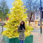 Sarah Jane Dias Instagram - aaand glow, baby glow 🎶 . #christmasiscoming #chritmasinlondon #christmasvibe #christmastree #londondiaries #chiswick #londondiaries🇬🇧 #london #glow Chiswick, United Kingdom