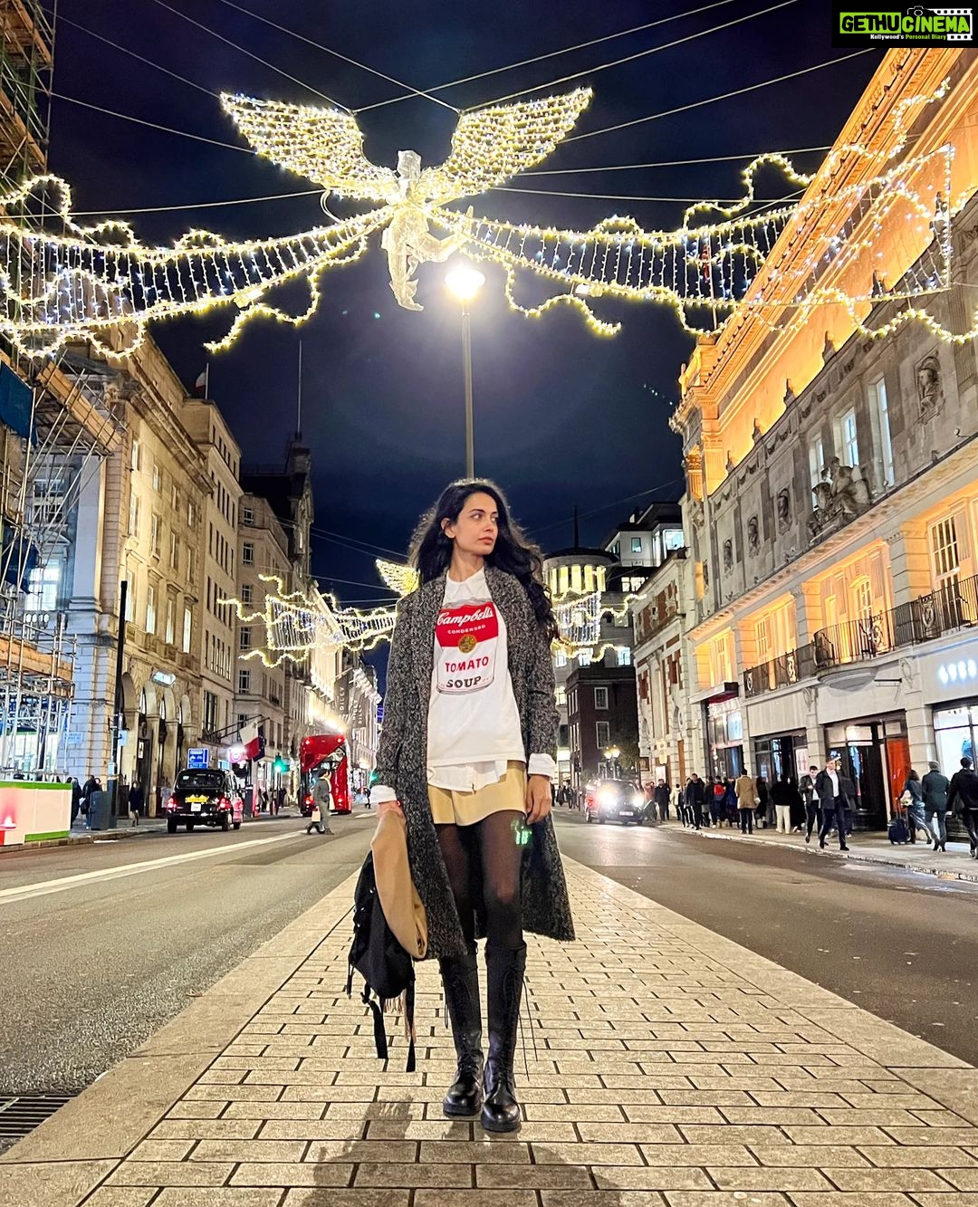 Sarah Jane Dias Instagram - very proud of how this outfit turned out... and oh yea, the lights are kinda pretty too... . #londonstreetfashion #londonstreetphotography #fashiondiaries #fashion #londondiaries #streetfashion #layers #howtolayer Picadilly