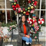 Sarah Jane Dias Instagram - Cat said it was too soon... but... clearly... i disagree 😜 . anyone else feelin' this mood already? . #christmasiscoming @chindiantraveller Knightsbridge, London, UK
