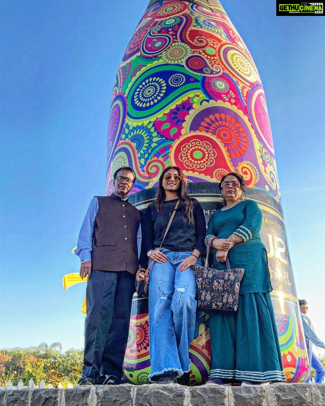 Satarupa Pyne Instagram - If you are blessed enough, you will get to begin the year with your family. Prayers 🙏for a good a year ahead. Couldn’t have asked for more !! ❤️ #hny23