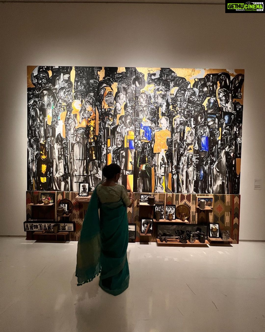 Sayani Gupta Instagram - I often struggle finding my footing in Bollywood. I started from art and end in fine arts and performing arts. I come from a family who celebrated art, practice art and are extreme artists who survive through communication through art via politics. We are proletariat pedestrian practitioners of art. We are.. rasta! My brother is a stalwart in the art world and he is one of the biggest reasons I do what I do. As I still struggle, I watch him glide! Here’s my inspiration and my blood.
