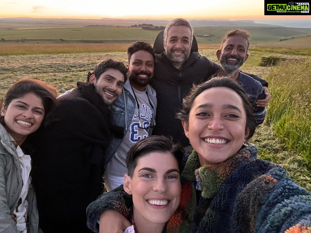 Sayani Gupta Instagram - Happy shiny people @dontpanic79 @_prat @mx.freddielove @zui_vaidhya @ranju.v