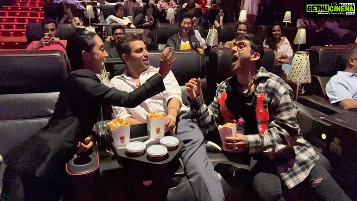 Sayani Gupta Instagram - Crazy slow mo! Will @_prat get it? @farukkabir9 most enthralled! @meiyangchang saw it first hand! #anek premiere! And what a film it is!!! (I only realised now, how long I held my 🤚 up for! 🫠)