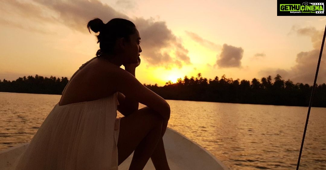 Sayani Gupta Instagram - #throwback Srilanka 🌅