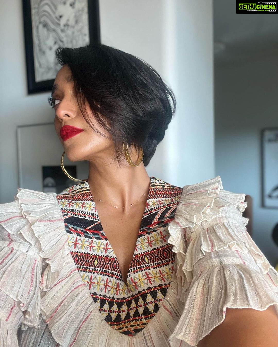 Sayani Gupta Instagram - For the @ringsofpoweroffical screening! Thank you Amazonians @aparnapurohit @amazonprimevideoindia for a wonderful evening! @eshwarlog @deepalid10 @shreejarajgopal love you guys 👚 @shopverb