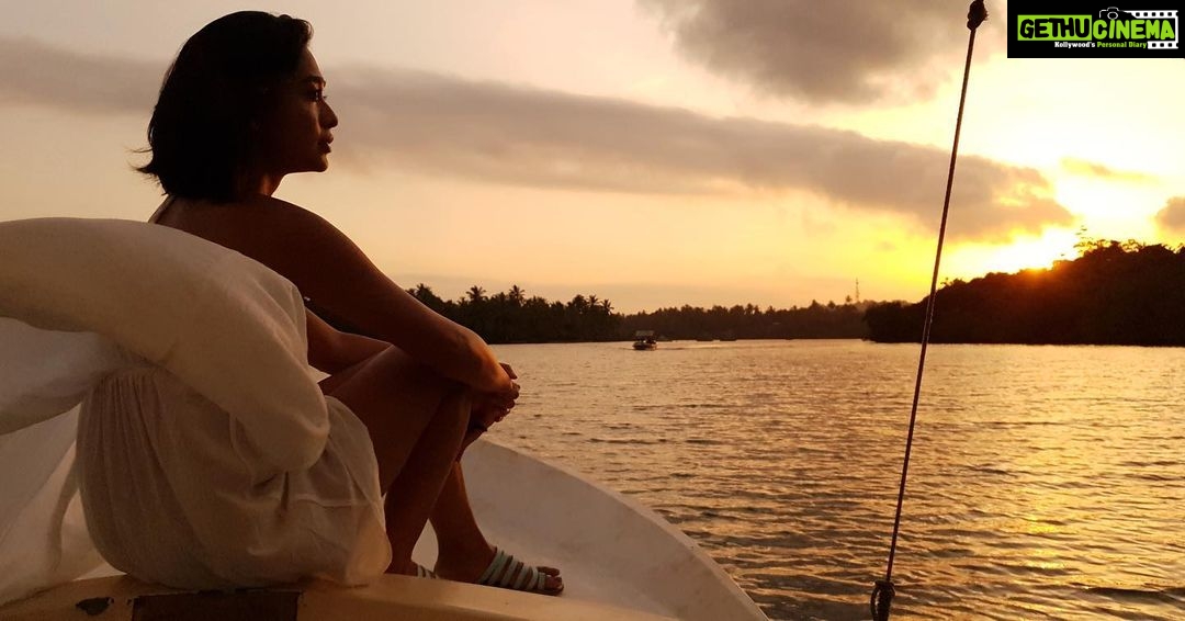 Sayani Gupta Instagram - #throwback Srilanka 🌅