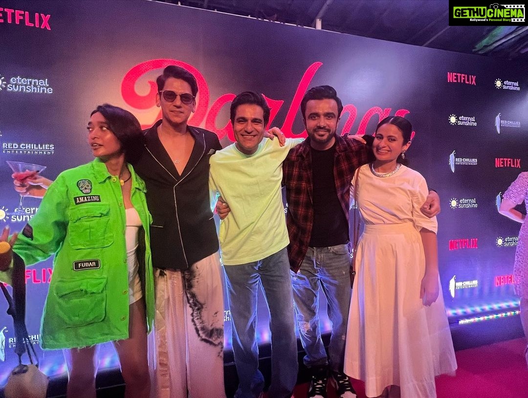 Sayani Gupta Instagram - #darlings is an absolute riot And most importantly it’s a showcase of the confidence the Director has on her actors! @shefalishahofficial is just stunning.. she plays and how! @roshan.matthew you were toooo cute! Loved the tail drop improvs! @aliaabhatt you are ⭐️⭐️⭐️⭐️ what a good call to produce this! And our Darlingsss @itsvijayvarma How incredible does this feel for us to see you here, doing this and owing it with so much coolness and grace! @jasmeet_k_reen well bloody done! What a stupendous debut film! You are here to rock and roll and rule! Congratulations Darlings! What a cracker! 🌶🌶🌶