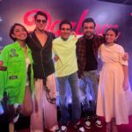 Sayani Gupta Instagram - #darlings is an absolute riot And most importantly it’s a showcase of the confidence the Director has on her actors! @shefalishahofficial is just stunning.. she plays and how! @roshan.matthew you were toooo cute! Loved the tail drop improvs! @aliaabhatt you are ⭐️⭐️⭐️⭐️ what a good call to produce this! And our Darlingsss @itsvijayvarma How incredible does this feel for us to see you here, doing this and owing it with so much coolness and grace! @jasmeet_k_reen well bloody done! What a stupendous debut film! You are here to rock and roll and rule! Congratulations Darlings! What a cracker! 🌶🌶🌶
