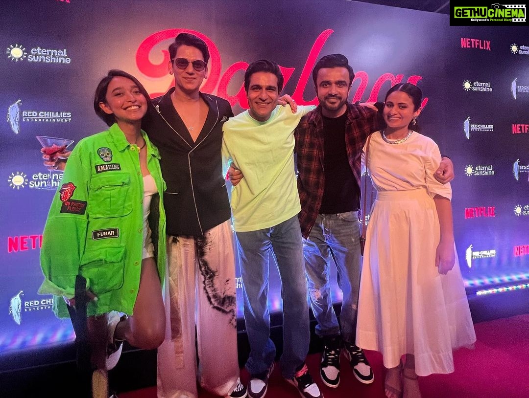 Sayani Gupta Instagram - #darlings is an absolute riot And most importantly it’s a showcase of the confidence the Director has on her actors! @shefalishahofficial is just stunning.. she plays and how! @roshan.matthew you were toooo cute! Loved the tail drop improvs! @aliaabhatt you are ⭐️⭐️⭐️⭐️ what a good call to produce this! And our Darlingsss @itsvijayvarma How incredible does this feel for us to see you here, doing this and owing it with so much coolness and grace! @jasmeet_k_reen well bloody done! What a stupendous debut film! You are here to rock and roll and rule! Congratulations Darlings! What a cracker! 🌶🌶🌶