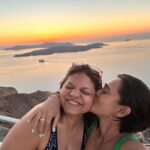 Sayani Gupta Instagram - The sunset that was.. Only gratitude! ⭐️🤞🤍 @ayeshachauhan 🌸 Santorini, Greece