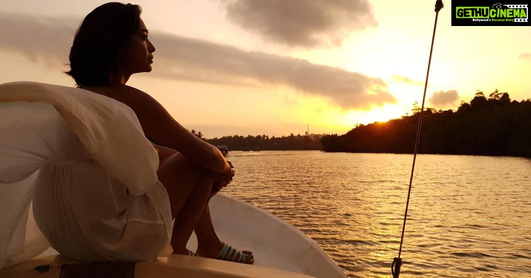 Sayani Gupta Instagram - #throwback Srilanka 🌅