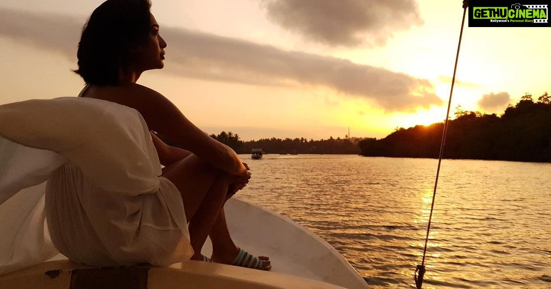 Sayani Gupta Instagram - #throwback Srilanka 🌅