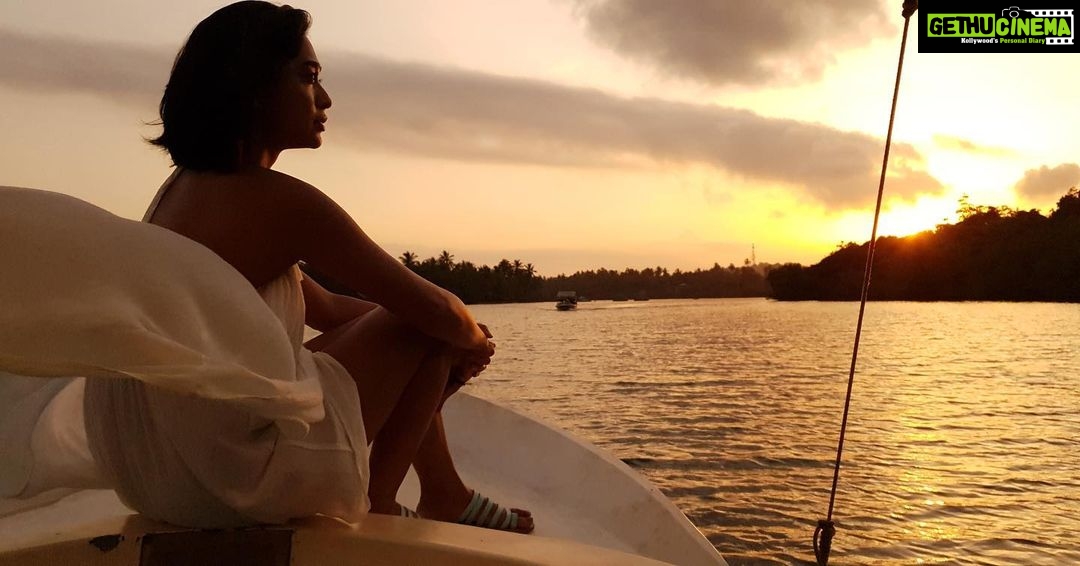 Sayani Gupta Instagram - #throwback Srilanka 🌅