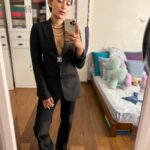Sayani Gupta Instagram - 🖤 Been wanting to wear this custom made @ashishnsoniofficial for the last 5/6 years! Finally could. Had 10 minutes to style it and just improvised with my new hand sculpted Italian broach (I got to meet the genius atelier in Venice in his studio, that looks like a museum.. who has designed and made costumes for some of the biggest operas and musicals of the world.. absolutely fascinating, his studio and the guy). Finally wore this necklace too which was an impulsive buy in the lockdown from @so_fetch_love and put in some rings! Improvised the gel hair 🙈with some weird gel, that I found in the house and water (little that I could learn from @deepalid10 ) And the make up was refreshed from what @eshwarlog had done in the day for a look test. Basically all jugaad! Wingin’ it! @shreejarajgopal Do you approve 😂 #anek premiere