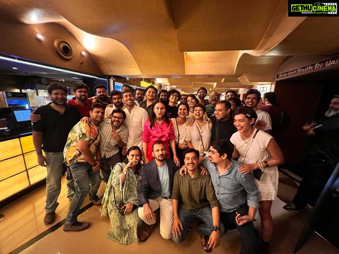 Sayani Gupta Instagram - @kaushaloza made an impeccable film with an incredible set of people called #junaagadh It’s out on @largeshortfilms and has some brilliant performances, cinematography, sound design & music! It’s a poetry of loss, love, heartbreak, roots and humanity. It was also an unexpected mini FTII Reunion and we were all just ecstatic and grateful to be meeting each other after years (some after even 11 years) and know that no matter which part of the world we are in, how many years we meet after.. ftii tribe will always be the warmest spot in our hearts! And also met some of my batchmates!!! The notorious 2008 batch! 😄 @rasikadugal @naseeruddin49 @rajarjunofficial @padmavatirao #udaychandra and the cat! What fabulous performances! @doorbeenwaala @bigyna Have outdone themselves!@girish_jotwani @megovindaraju @sashwat Congratulations guys! Pantar gang.. @goraxnath @g.y.a.n.i @paramitagh @rukshana_tabassum @shreyagupta13 @shaibyarakesh @cinemical @ashishsverma @ronjinichakraborty @anindyashankardas @neelanjanaborthakur @karthiknganesh #prateekvats @singvikram.83 @niteingoel @anishjohn83 #ravi #bhansali @satchitpuranik @debmedhekar @kunalchandra2005 & company! We all remembered #shedgeji and toasted to the spirit of him that glue us together still and make us what we truly are. Ftii is the blood in our veins and we will always be connected. No matter what. To celebrating cinema and comradeship!