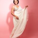 Sayani Gupta Instagram - 🤍 In @jade_bymk @aurnument @gehnajewellers1 @eridani.in @shreejarajgopal @eshwarlog @krishnakami 📷 @shivamguptaphotography