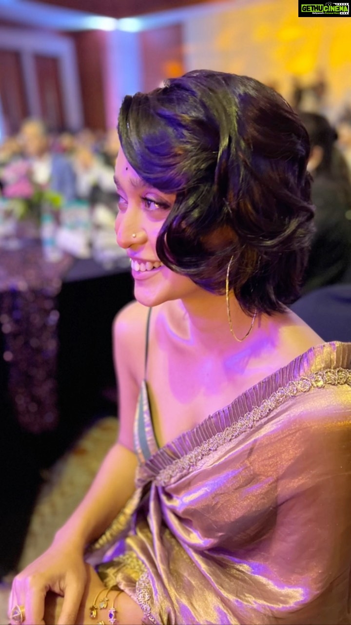 Sayani Gupta Instagram - Winning an award in the mothership hometown @indianchamber @yflokolkata Pride Of Bengal Extraordinary achievement in OTT But just happy to find an excuse to doll up! In @sawangandhiofficial @shopanatina @tribebyamrapali Styled by @shreejarajgopal MUA @glamourbeautybysu π€π