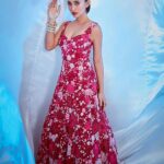Sayani Gupta Instagram – @azafashions #CoverStory: Given the elegance and élan with which @sayanigupta embodies ‘The Contemporary Bride’ for Aza’s cover shoot, we naturally have to ask if the beauty has ever envisioned herself as a bride: “Dude, I don’t know about marriage but I want bridal couture like what I wore for this shoot! I definitely see myself wearing the #TarunTahiliani outfit or the #JayantiReddy lehenga. Of course, I’ll wear my #Jordans with the lehengas. If I wear a saree, I’ll wear comfy heels. Personally, I don’t think fashion has anything to do with labels, it’s about the aesthetics. But having said that, I feel bodily discomfort when faced with garish clothes!”

Which look from this cover shoot is your favourite? Tell us in the comments below. Get to know the dynamic actor and read all about her journey in our #AzaCoverStory (link in bio): https://www.azafashions.com/coverstory_sayanigupta

Editor: @devanginishar
Photographer: @kadamajay
Interview: @sreemita_bhattacharya
Styling: @shreejarajgopal
Hair: @deepalid10
Makeup: @sitalmakeup
Artist’s Reputation Management: @raindropalterego
Coordinator: @thatgirlinabob

#Aza #AzaFashions #AzaMagazine #MagazineCover #Bollywood #Celebrity #Mishru #DiyaRajvvir #Shriya Som #PayalKhandwala #JayantiReddy #CelebrityStyle #CelebrityFashion #FourMoreShotsPlease #SayaniGupta