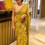 Sayani Gupta Instagram - Conceited much. But this is an Appreciation Post for my beauty angel @glamourbeautybysu With no set up & a hurricane tour, she managed to bring it together! @shreejarajgopal sitting in Goa orchestrated this look. We are, because of our teams! We build each other! (After a lot of disagreements & laughter 🙄) Also my angels @eshwarlog @deepalid10 @sitalmakeup @sahithya.shetty who’ve been my constant(s) pain & balm as I have been theirs 😂 #dontneednofilterwhenyouhavethisteam