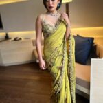 Sayani Gupta Instagram - Got the Woman Achiever of the Year 2021-22 At the YFLO & FICCI summit @ficci_india @yfloahmedabad Had the most lovely chat with an room full of fabulous achievers! A hurricane day trip to Ahmedabad With my beauty angel @glamourbeautybysu MUH by Sunayana.. Killin it! Self styled with all the help from my style advisor/Godmother @shreejarajgopal Wearing @archanajaju.in saree with @curiocottagejewelry 🤎